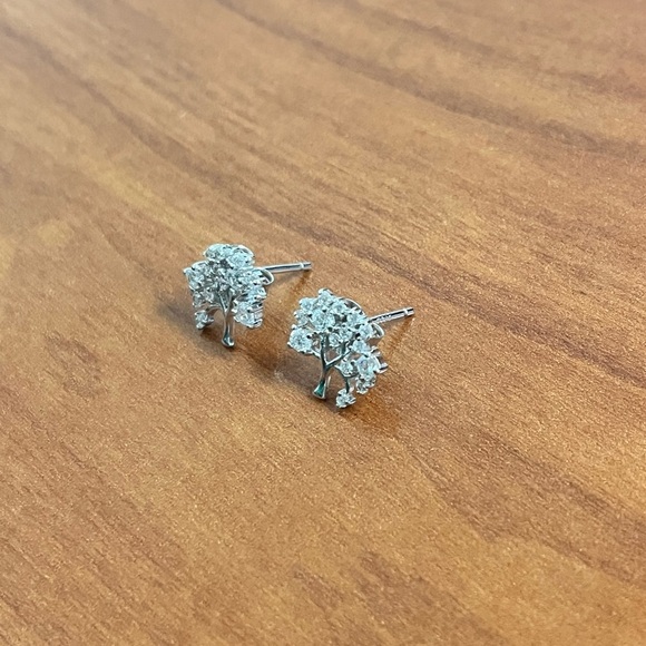 NWOB Sterling Silver Crystal Tree Earrings Studs 925 - Picture 2 of 5